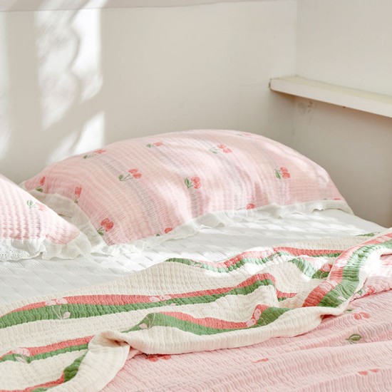 Pair of bamboo cotton Class A pillowcases. Summer pillowcase, thickened single double-sided, non-slip, cartoon-style cotton yarn coverlet for home use. Pair of bamboo cotton Class A pillowcases. Summer pillowcase, thickened single double-sided, non-slip, cartoon-style cotton yarn coverlet for home use.
